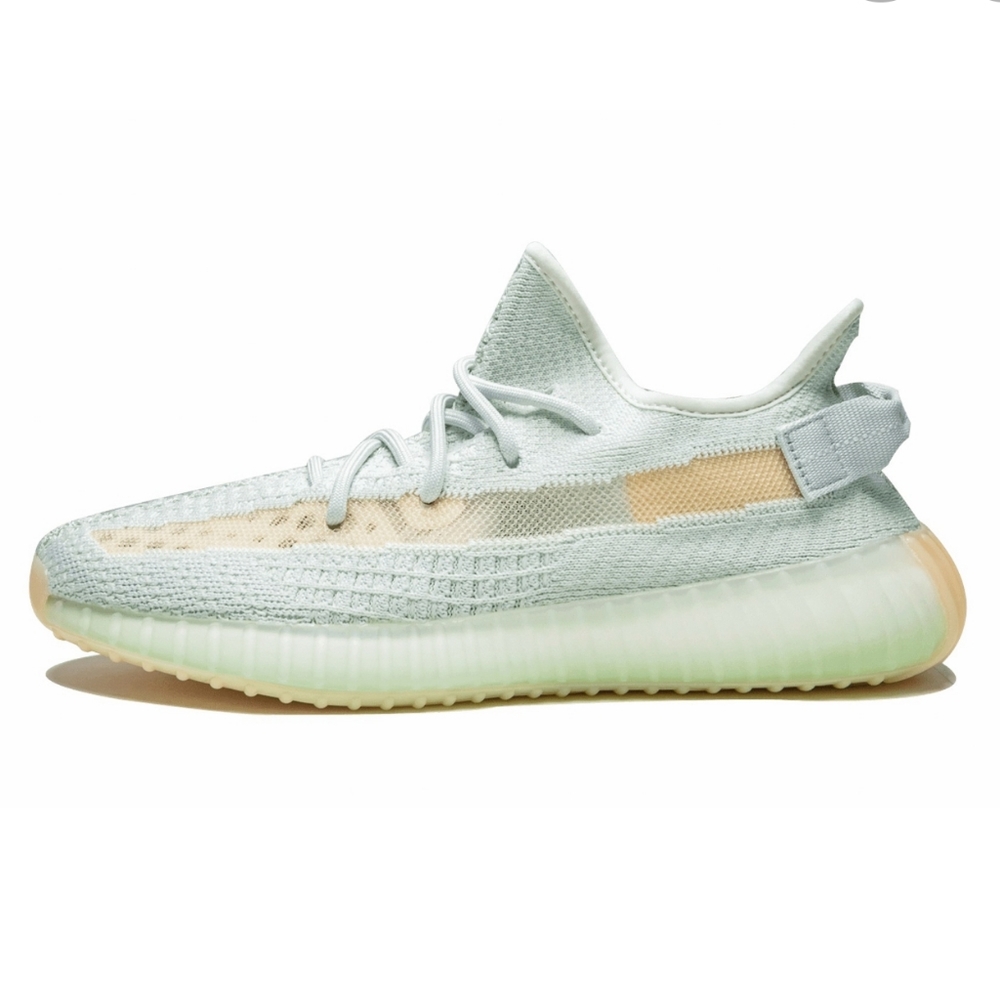 NIB Yeezy Boost 350 v2's in Hyperspace
